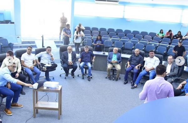 Câmara Municipal de Floriano discute plano de ação da Águas do Piauí para o município(Imagem:Reprodução/Instagram)