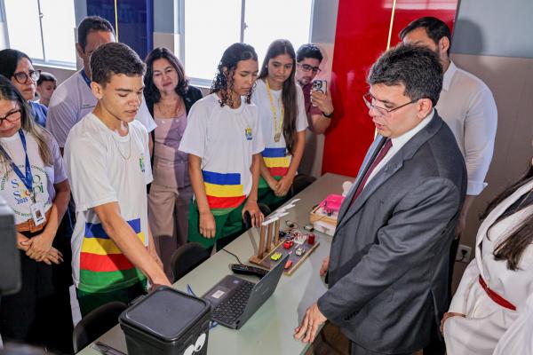 Ao inaugurar reforma de escola em Teresina, Rafael Fonteles destaca universalização do ensino integral e profissional no Piauí(Imagem:Gabriel Paulino)