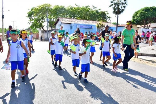 Escolas Municipais de Floriano antecipam o desfile de 7 de setembro.(Imagem:Secom)