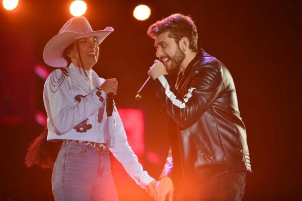 Ana Castela e Gustavio Mioto durante dueto na Festa do Peão de Americana.(Imagem:Júlio César Costa/ g1)