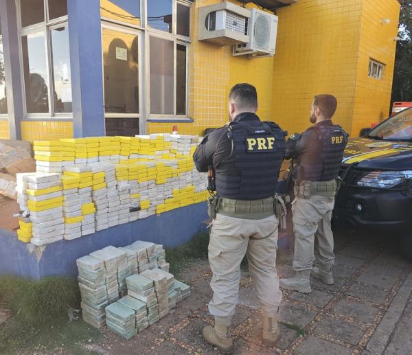 Quase 800kg de cocaína apreendidos pela PRF no Piauí, com apoio da PM.(Imagem:Divulgação/PRF)
