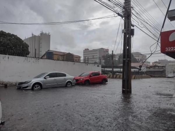 Alagamento na Zona Leste de Teresina na chuva de quinta-feira (2).(Imagem:Reprodução / Redes Sociais)