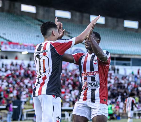 Felipe Pará e Darlan, meia e volante do River-PI.(Imagem:Maria Vitória / River AC)