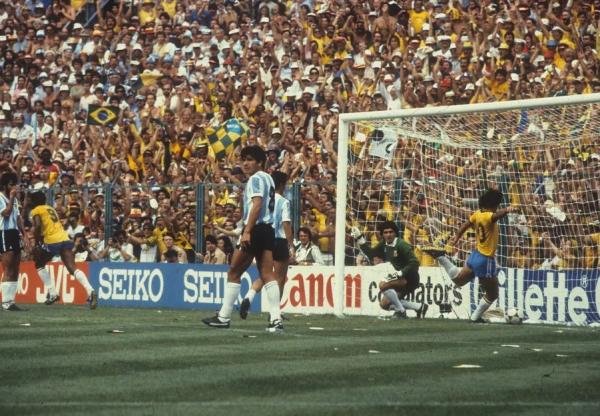 Brasil 3 x 1 Argentina: em 1982, um estádio Sarriá lotado assitiu a uma exibição de gala da seleção na Copa da Espanha(Imagem:Anibal Philot / Agência O GLOBO)