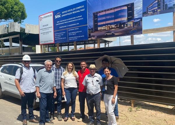 Comitiva visita obra de construção da escola SESC de Floriano.(Imagem:Divulgação)