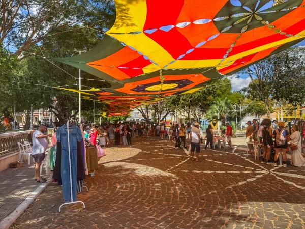 Programa&ccedil;&atilde;o integra a Feira na Pra&ccedil;a, que retorna &agrave; Pra&ccedil;a Pedro II e segue at&eacute; 08 de fevereiro, com m&uacute;sica, cultura e fortalecimento da economia criativa.(Imagem:Ascom Secult)