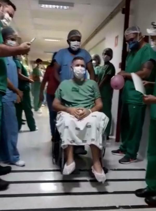 Vigilante de hospital baleado durante assalto recebe alta da UTI em Teresina(Imagem:Reprodução)