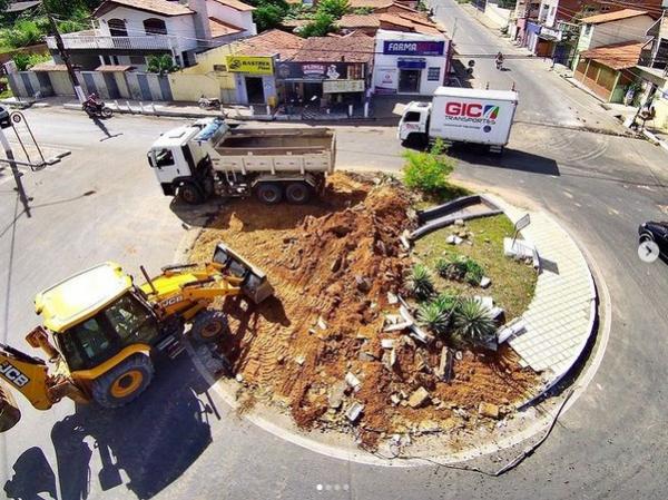 Floriano avança na modernização das rotatórias da cidade para garantir mais segurança e fluidez no trânsito.(Imagem:Reprodução/Instagram)