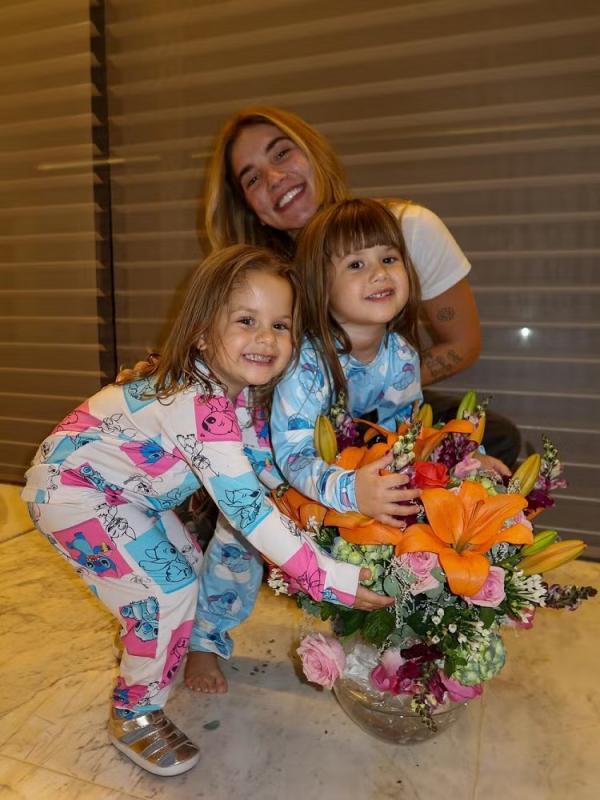 Virginia Fonseca com Maria Alice e Maria Flor.(Imagem:Reprodução/Instagram)