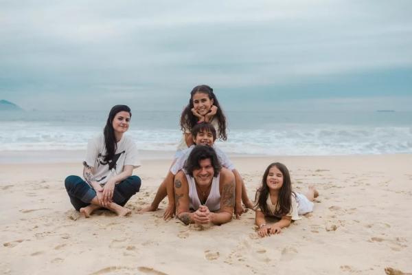  Paulo Ricardo celebra Dia dos Pais com os quatro filhos.(Imagem:Bella Pinheiro )