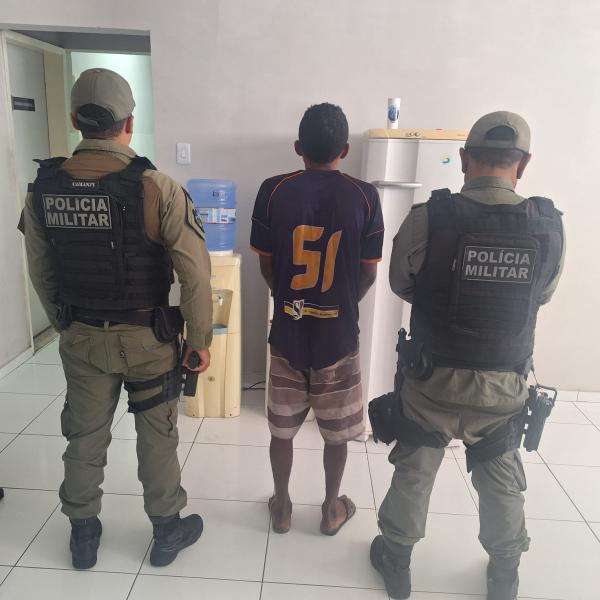Foragido da justiça com mandado em aberto é preso pela PM em Floriano.(Imagem:Divulgação/PM)