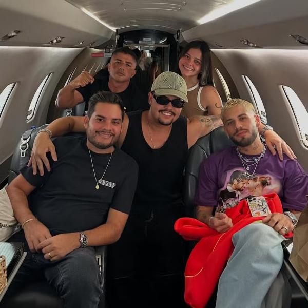 Maressa com a equipe de Zé Felipe.(Imagem:Reprodução/Instagram)