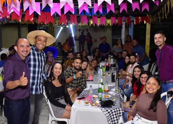 Arraiá da Câmara Municipal de Floriano celebra cultura nordestina com muita animação(Imagem:Reprodução/Instagram)