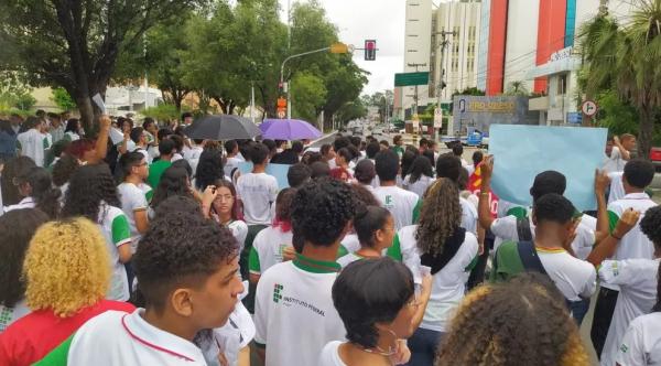  Estudantes de Teresina protestam contra o Novo Ensino Médio e pedem revogação.(Imagem:Andrê Nascimento/g1 )