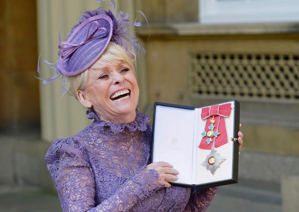 A atriz nasceu Barbara Deeks, mas mudou seu nome para Windsor logo após fazer sua estreia nos teatros do West End em 1952. Ela se juntou a