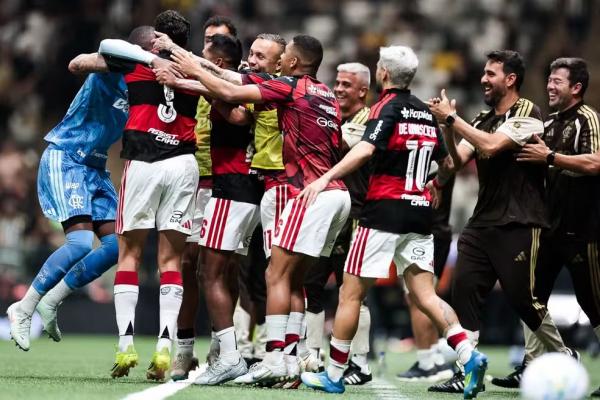 Jogadores do Flamengo comemoram gol contra o Atl&eacute;tico-MG.(Imagem:Gilvan de Souza/Flamengo)
