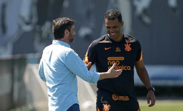 Técnico Fernando Lázaro e o presidente do Corinthians, Duilio Monteiro Alves.(Imagem:Rodrigo Coca / Ag.Corinthians)