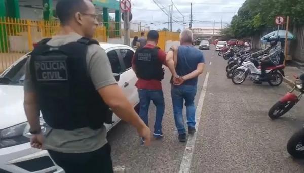 Homens são presos suspeitos de retirar veículos sem placa do pátio do Detran.(Imagem:Reprodução)