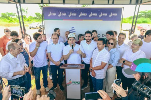Rafael Fonteles assina ordem de servi&ccedil;o para in&iacute;cio das obras da 1&ordf; fase do Parque Empresarial de Floriano(Imagem:Jo&atilde;o Allbert)