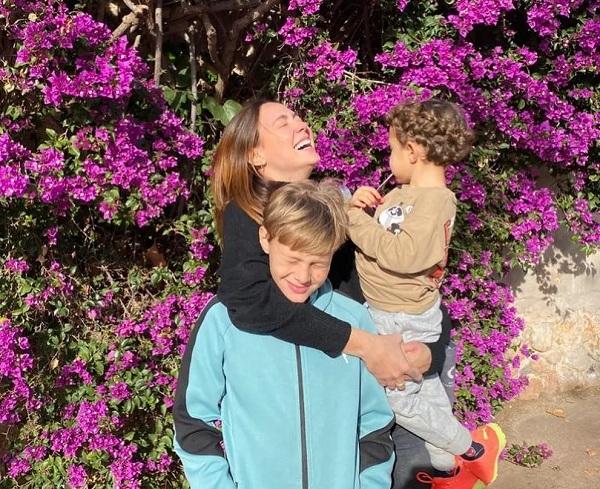 Carol Dantas com Davi e Valentin(Imagem:Reprodução/Instagram)