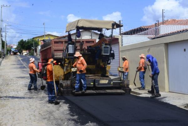 Na cidade, foram pavimentados cinco quilômetros de ruas com asfalto, permitindo criar novos corredores de tráfego.(Imagem:Secom)