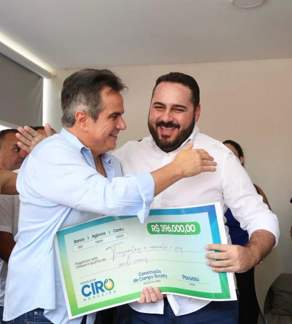 Prefeito de Pavussu agradece Ciro Nogueira pelo investimento de R$ 400 mil reais na constru&ccedil;&atilde;o de uma quadra de futebol society (Imagem:Ascom)