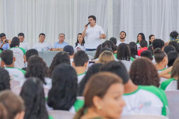 Governador inaugura primeira escola de tempo integral dentro de assentamento em Buriti do Lopes.(Imagem:Divulgação)