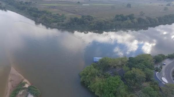  Imagem aérea do encontro dos rios Poty e Parnaíba, em Teresina, Piauí, em 16 de agosto de 2021.(Imagem:Magno Bonfim/ TV Clube )