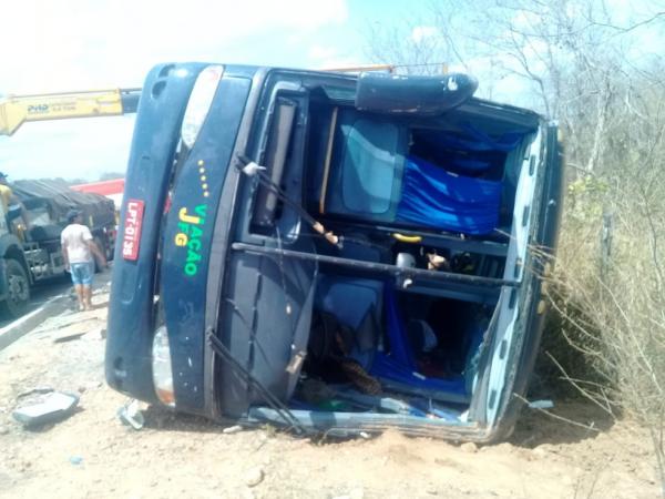 Grave acidente com ônibus de turismo deixa 4 mortos e feridos na BR-135, no Sul do Piauí(Imagem:Divulgação)
