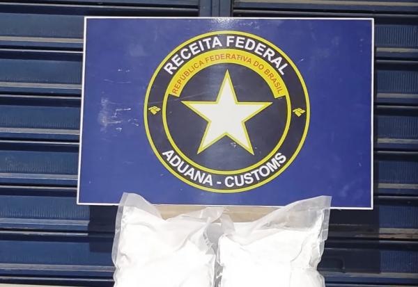 Cães da Receita Federal localizam pacote dos Correios com 3,5 kg de cocaína em Teresina.(Imagem:Divulgação/ Receita Federal)