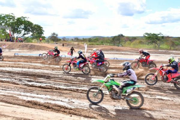 Prefeitura apoia o 1º Motocross de Aniversário de Floriano.(Imagem:Secom)