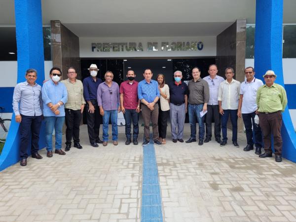 Representantes da Associação Comercial, SICOMFLOR e CDL participam de audiência com o Prefeito de Floriano.(Imagem:Divulgação)