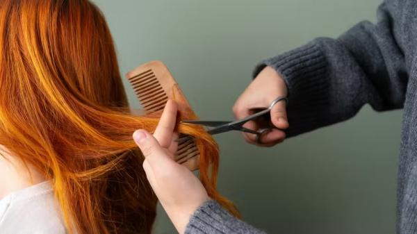 Em Colatina, no Esp&iacute;rito Santo, h&aacute; vagas de emprego para cabeleireiro.(Imagem: Canva)