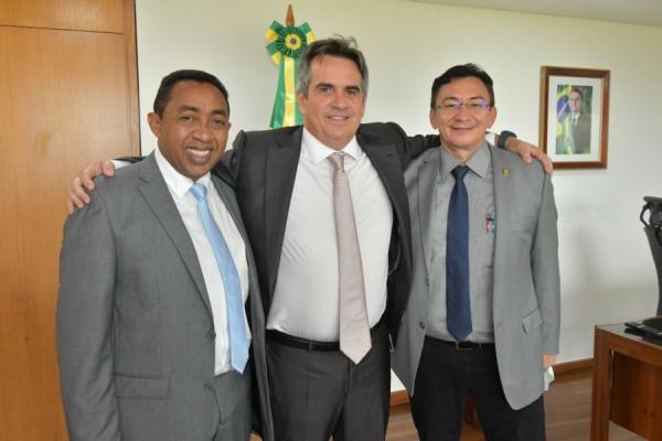 Prefeito Joel participa de reuniões com o FNDE e o ministro Ciro Nogueira, em Brasília.(Imagem:Secom)
