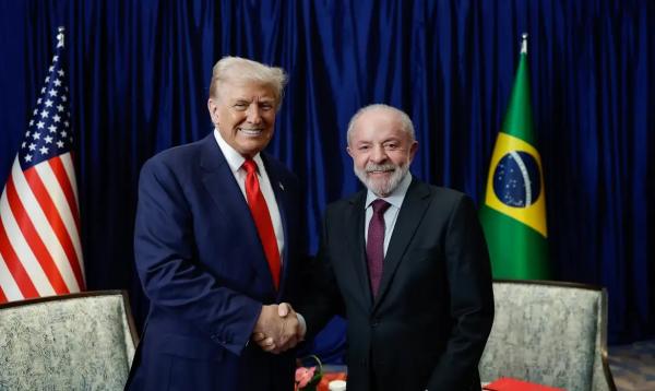 Presidente da Rep&uacute;blica, Luiz In&aacute;cio Lula da Silva, durante Encontro com o Presidente dos Estados Unidos, Donald Trump, durante o 47&ordf; C&uacute;pula da Associa&ccedil;&atilde;o de Na&ccedil;&otilde;es do Sudeste Asi&aacute;(Imagem:Ricardo Stuckert/PR)