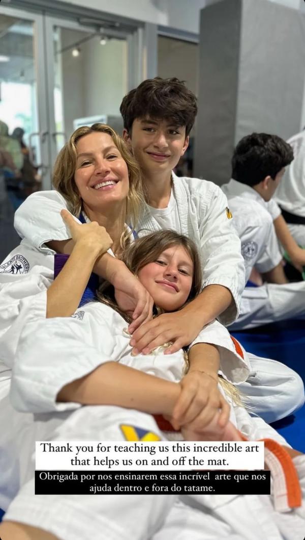 Gisele Bündchen com Vivian e Benjamin.(Imagem:Reprodução/Instagram)