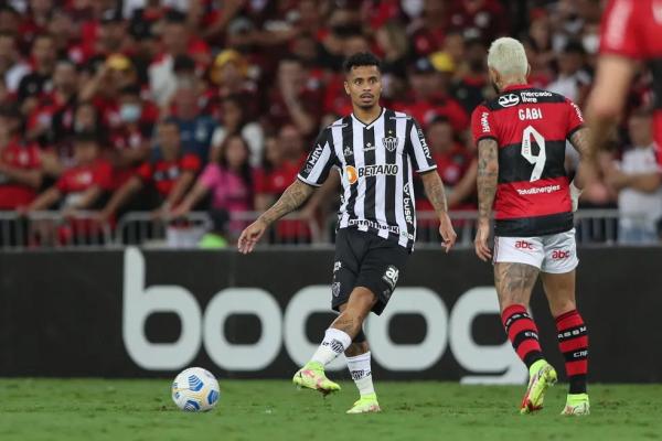  Allan em campo contra o Flamengo.(Imagem:Pedro Souza / Atlético )