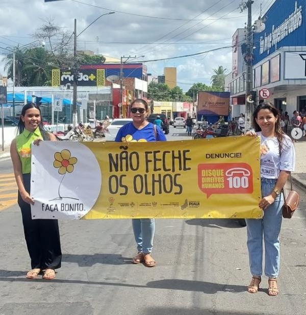 Prefeitura de Floriano participa de blitz educativa da campanha Maio Laranja em parceria com a SSP-PI(Imagem:Secom)