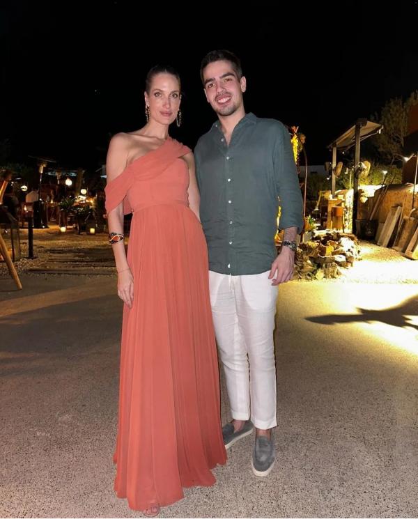 João Guilherme Silva com a namorada, Schynaider Moura, em Ibizi para o casamento de Ronaldo e Celina Locks.(Imagem:Reprodução/Instagram)