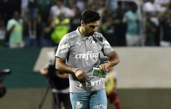 Abel Ferreira, técnico do Palmeiras, no jogo contra o Inter.(Imagem:Marcos Ribolli)