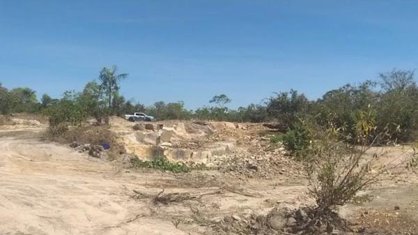  Semar flagra extração irregular de pedras com uso de explosivos no rio Marathaoan, em Barras, no Piauí.(Imagem: Divulgação/Semar )