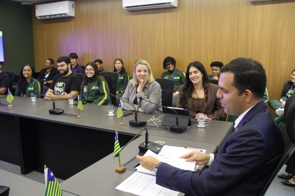 Estudantes retornam de Singapura e fortalecem pol&iacute;tica de interc&acirc;mbio educacional 