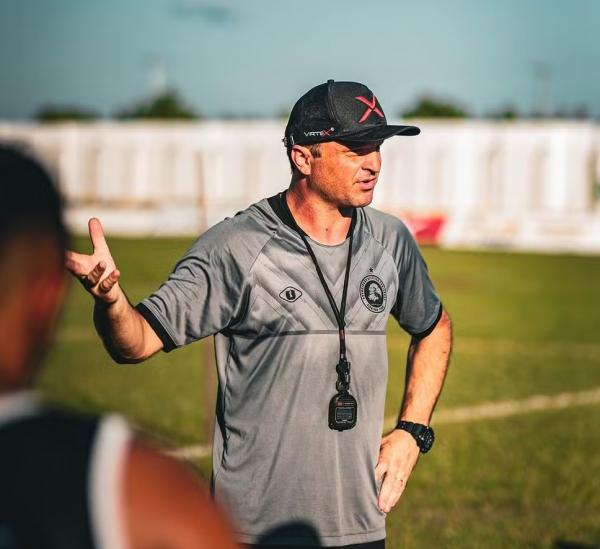 Fernando Agostini, técnico do Corisabbá ? Foto:(Imagem:Reprodução/Instagram/Corisabbá)