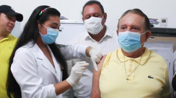 Prefeito de Uruçuí é vacinado contra a Covid.(Imagem: Divulgação)