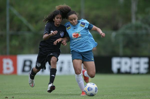 Seleção Feminina Sub-17 realiza jogo-treino contra Botafogo Masculino Sub-13(Imagem:Adriano Fontes/CBF)