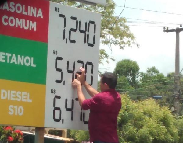  Posto de gasolina em Teresina.(Imagem:Caroline Oliveira/g1 )