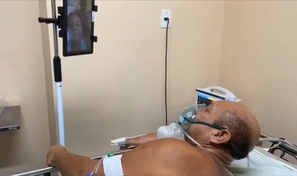 Pacientes de Manaus em Teresina falam com parentes por videoconferência.(Imagem: Hospital Universitário)