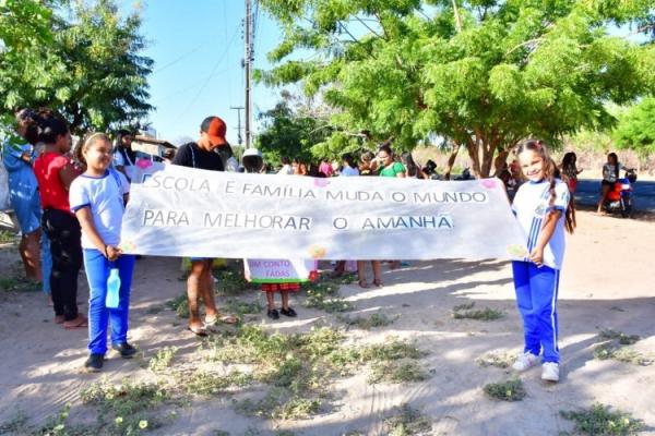 Escolas Municipais de Floriano antecipam o desfile de 7 de setembro.(Imagem:Secom)