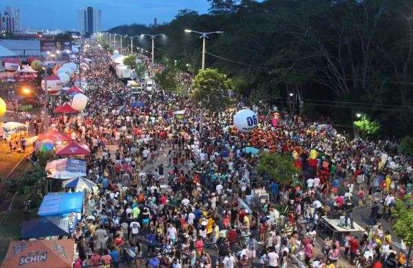 Foliões lotam completamente Avenida Raul Lopes - Corso de Teresina 2017.(Imagem:Magno Bonfim / Tv Clube)
