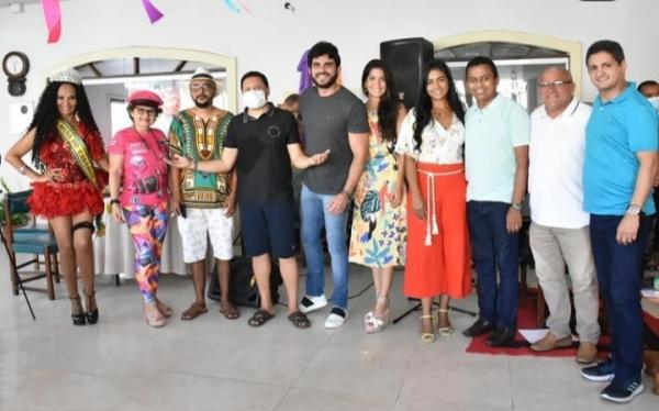 Deputado Francisco Costa prestigia live de carnaval em Floriano(Imagem:Reprodução)